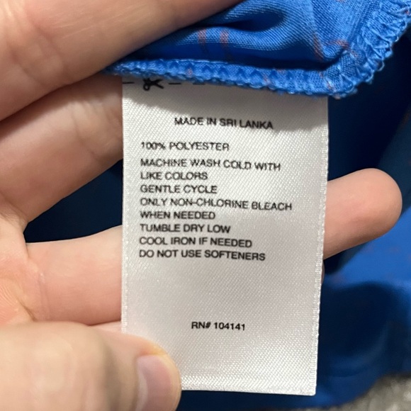 Reebok size medium women’s short sleeve athletic top - Picture 4 of 7